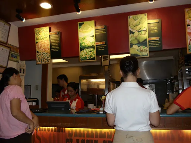 Shakey's Pizza Parlor - Lucao