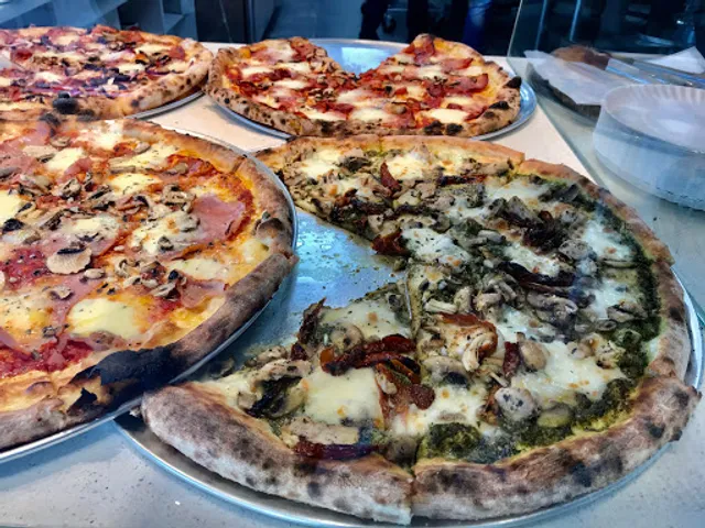 La Ruota Pizzeria Kitsilano