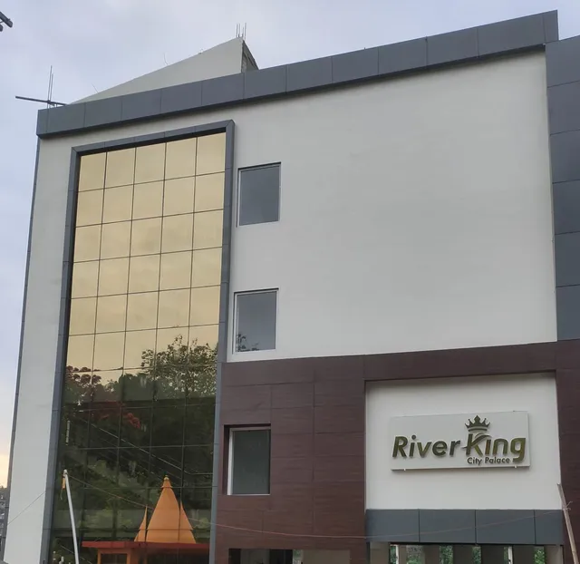 Hotel River King
