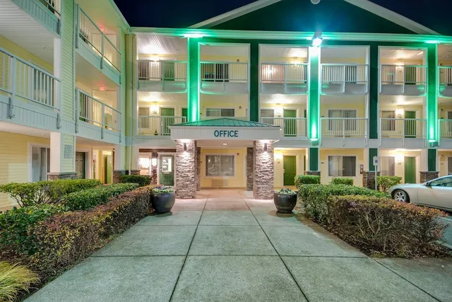 Crossland Seattle-Kent-Des Moines