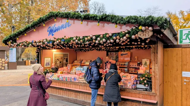 Vienna Christmas Market walking