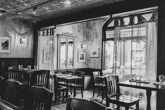 Arugula Bistro & Bar