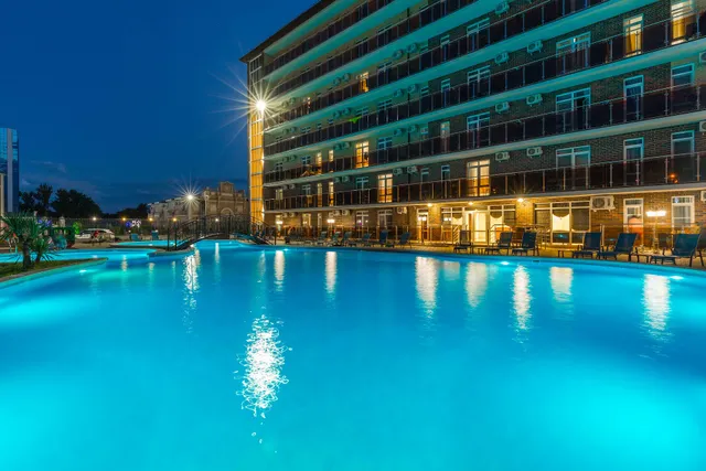 Poseydon U Morya, Otel'