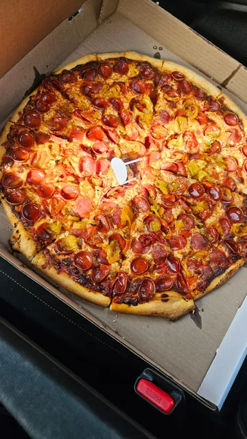 LEW’S pizza+wings+things