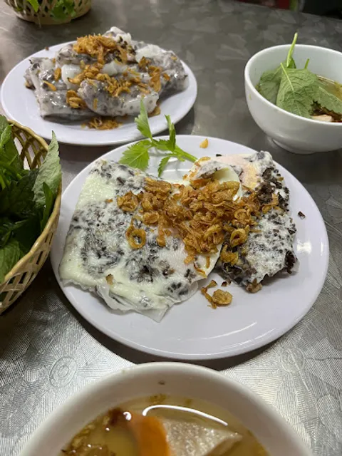 Gà tần - Bánh cuốn nóng