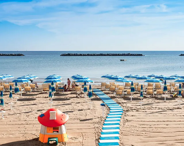 Hotel Atmosfere beach