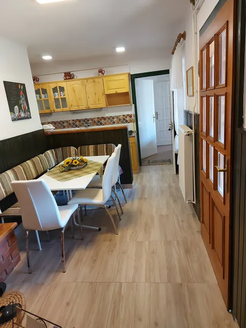 Iskolakert Apartman