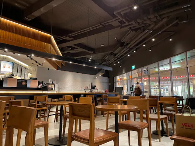STARBUCKS Gloria Outlets Stage 3 Shop