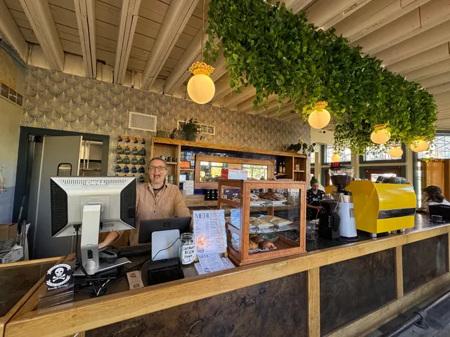 The Siren and The Sea: Books and Coffee