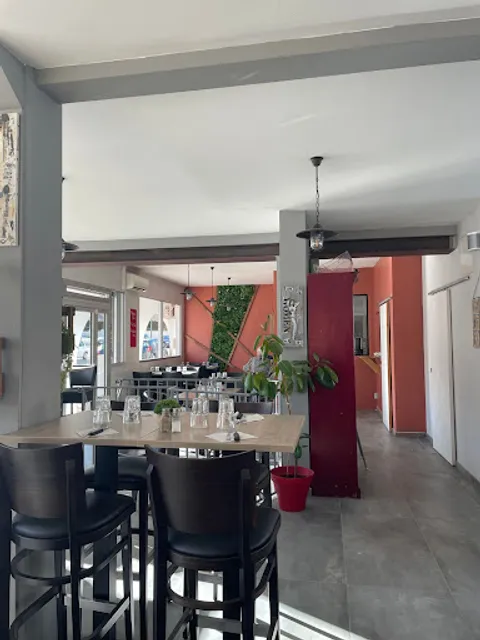 La Table Des Copains