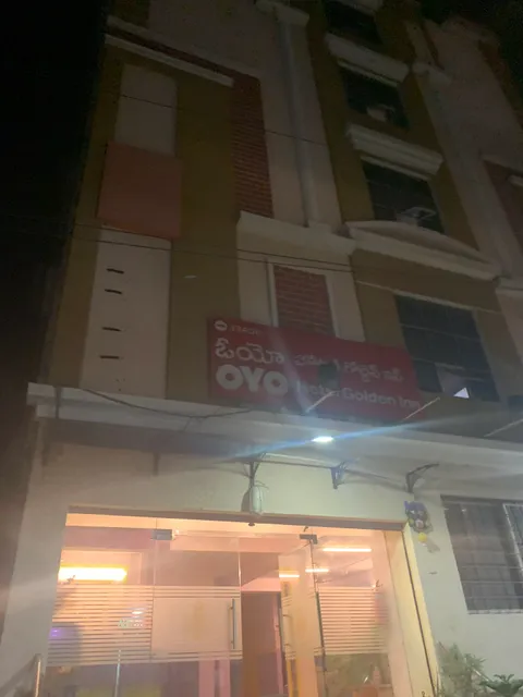 OYO 33408 Hotel Golden Inn