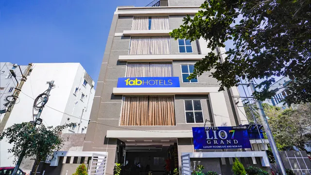 FabHotel Lio7 Grand