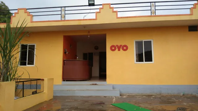 OYO 49485 Nandhana Rooms
