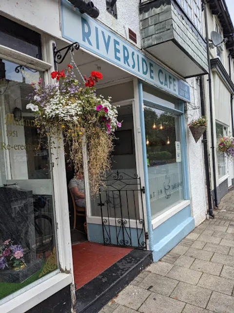 Riverside Cafe