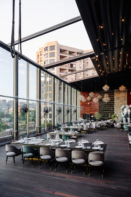 The Stage by Seven Visions Resort and Places, The Dvin