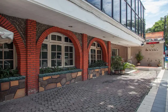 RedDoorz near Tunjungan Plaza