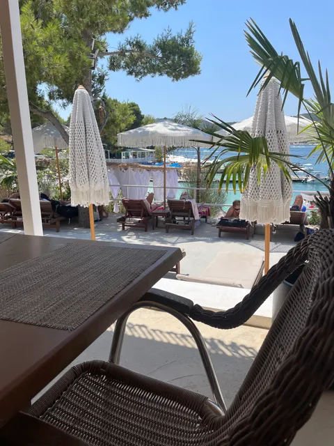 Uma Beach Bar & Restaurant