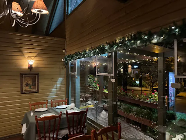 DMontreux Restaurant & Fondue