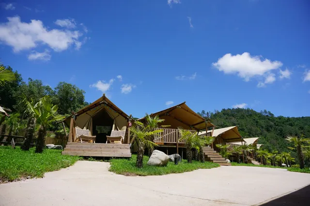 Camping Can Bora Lodges