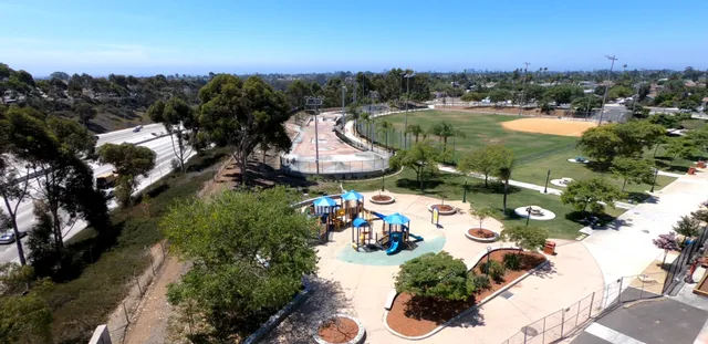 Park de la Cruz Recreation Center
