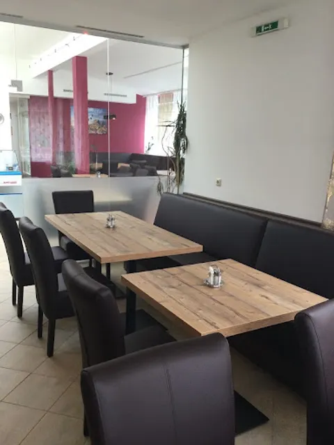 MECK's PIZZERIA - RESTAURANT - CAFÉ UNI - TREFF