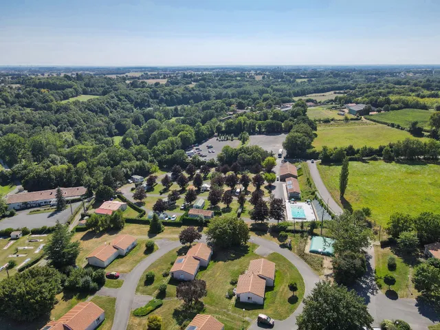 Olydea Le Lambon - Camping et résidence aux pieds du lac du Lambon