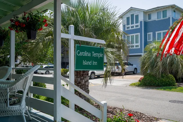 Carolina Temple Island Inn