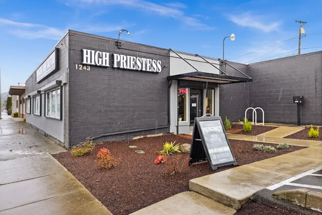 High Priestess Piercing & Tattoo