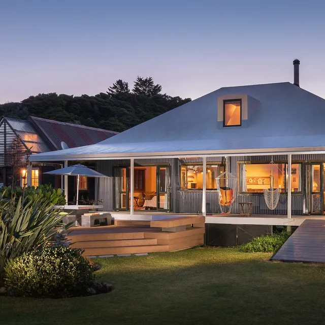 Seaviewbach at Tutukaka - Absolute Beachfront