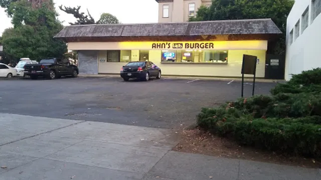 Ahn's Quarter Pound Burger