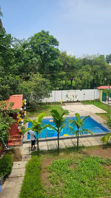 Riviera Pool & party