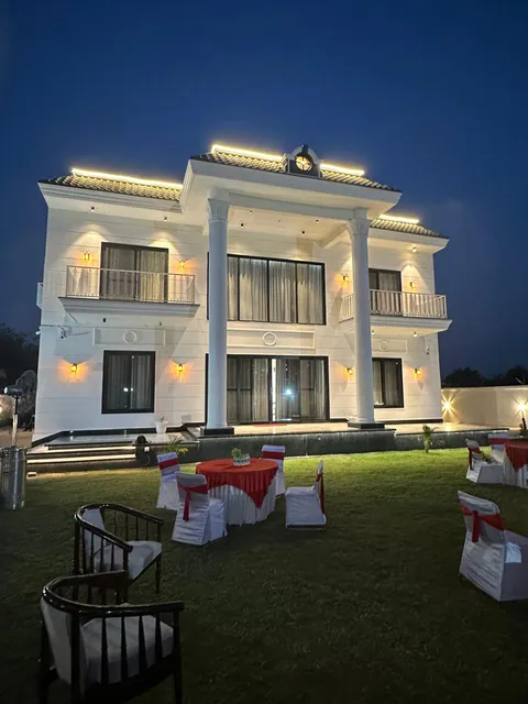 Peacock Bay Farmhouse ( Luxury Farmhouse In Noida )