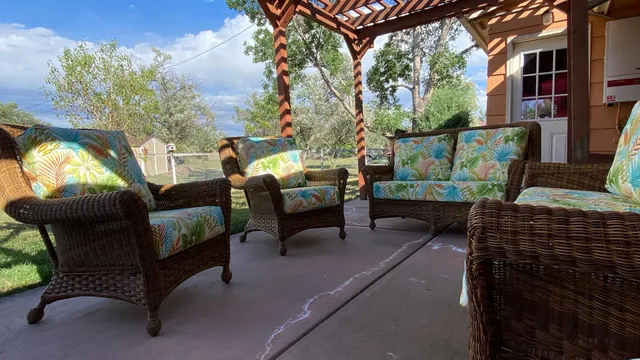 Dee Johns Upholstery