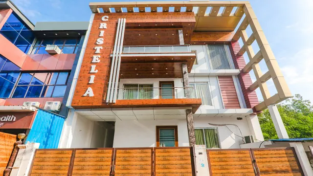 FabHotel The Crestelia