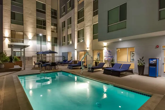 Hampton Inn and Suites Los Angeles - Glendale
