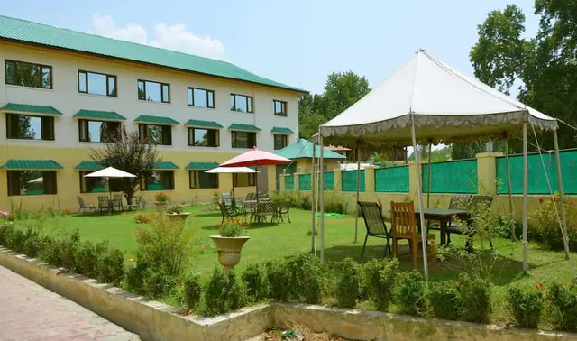 Hotel Curio's Srinagar