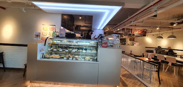 DEAN & DELUCA ttb building