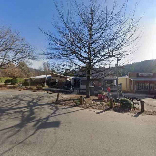 Indij Gallery, Gift Shop, coffee, annex to Post Office.