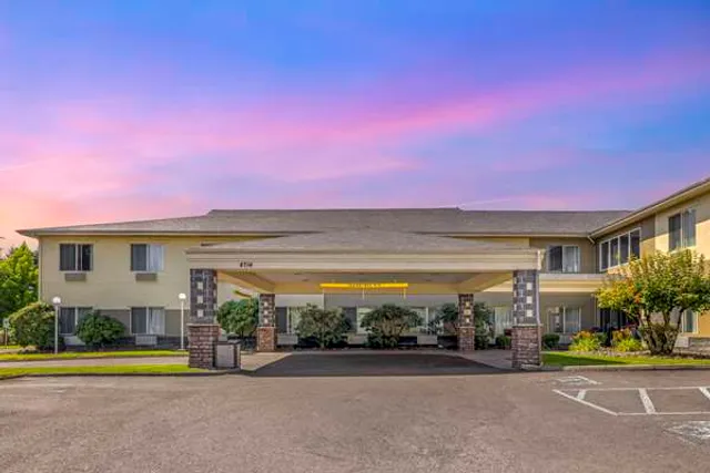 Comfort Suites Near Vancouver Mall