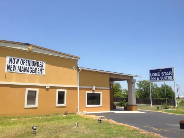 LONE STAR INN & SUITES