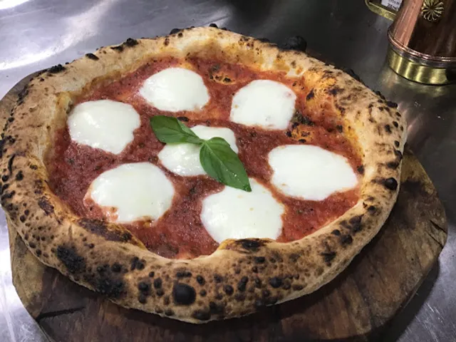 ALFORNO PIZZA Au feu de bois à Sartrouville - (Pizza Panuzzo Sandwich)