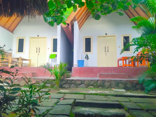 Putri Nyale Bungalows & Rooms