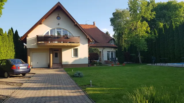 Künszler medencés Apartmanház