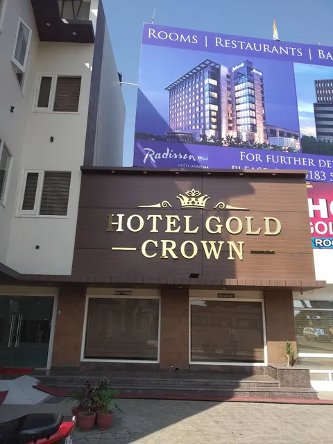 Hotel gold crown