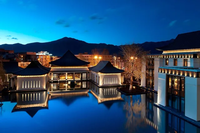 Lhasa Ruiji Holiday Hotel