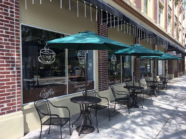 La Deja Vu Cafe - Bistro - Restaurant