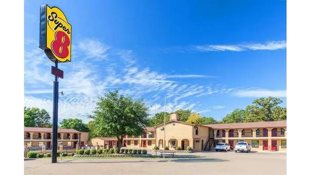 Super 8 by Wyndham Mt. Pleasant TX