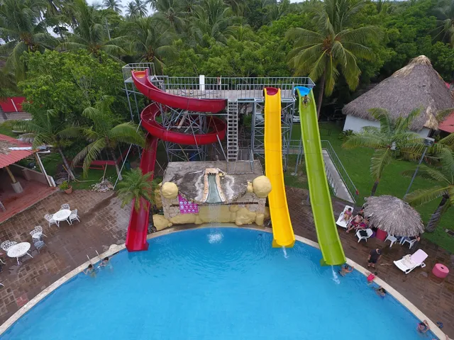 Las Hojas Resort & Beach Club