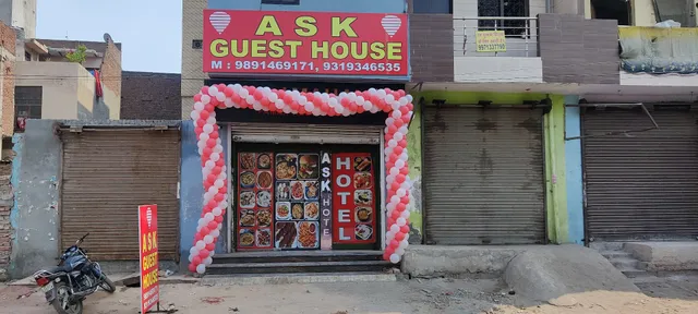 SPOT ON 811068 Ask Guest House