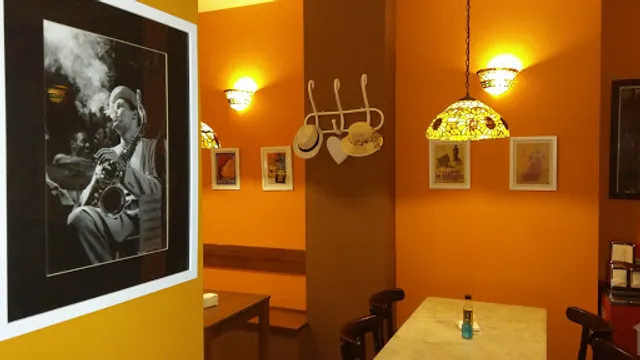 Quarti - Quart i mig - Restaurante - Desayunos - Almuerzos - Café - Cenas -Auténtico y Delicioso